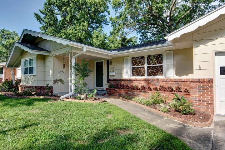 Property Photo:  2303 S Barcliff Avenue  MO 65804 