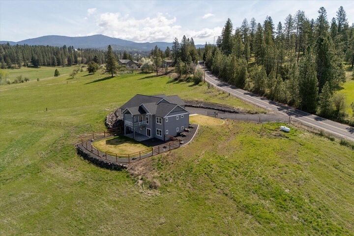 9909 E Tallman Rd  Chattaroy WA 99003 photo