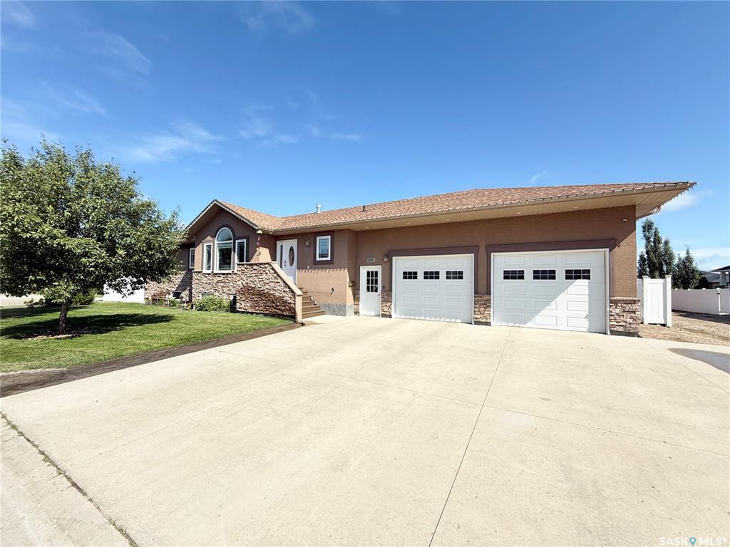 Property Photo:  523 Brown Crescent  SK S4H 0M9 