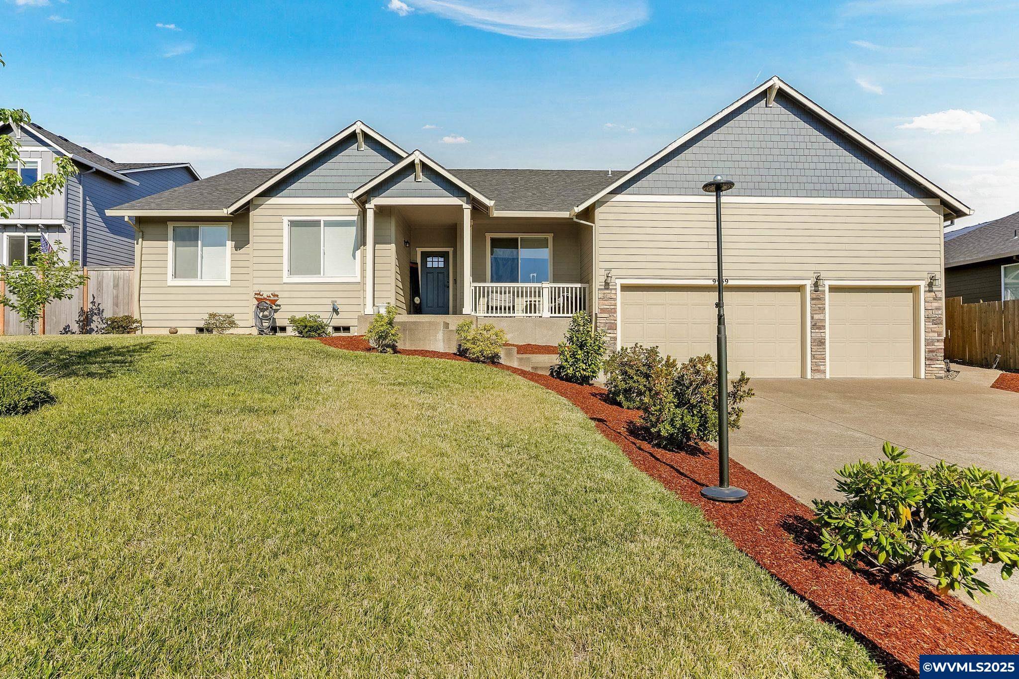 Property Photo: 9959 E Del Mar Dr OR 97325