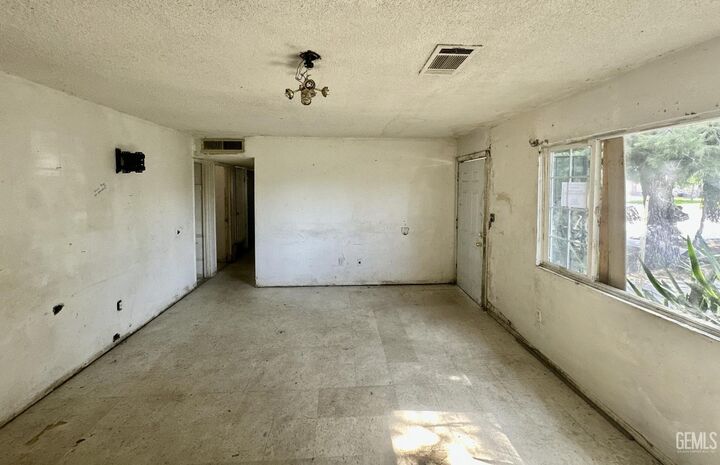 Property Photo: 3435 Moss Street CA 93312