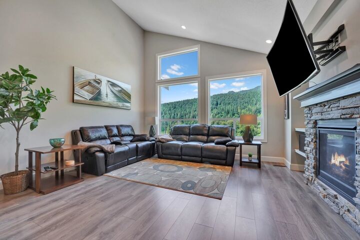 Property Photo:  1911 Woodside Boulevard 4  BC V0M 1A1 