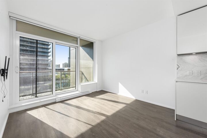 Photo de la propriété:  4650 Brentwood Boulevard 606  BC V5C 0M3 
