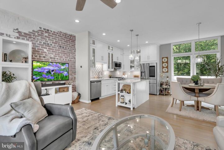Property Photo:  620 3rd Street SW 111  DC 20024 