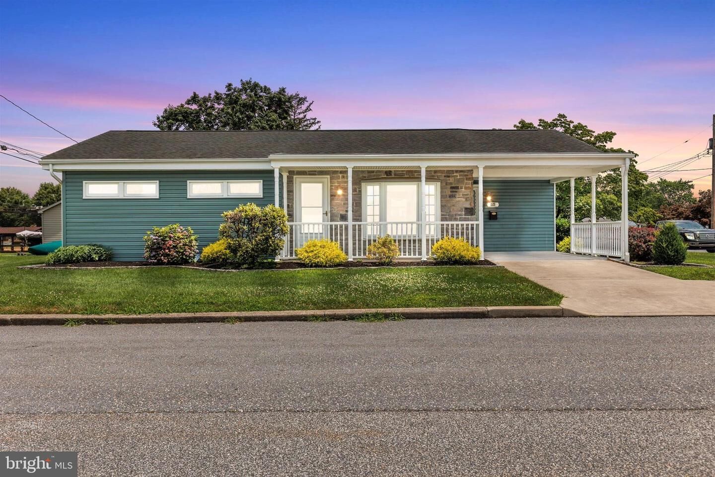 Property Photo:  550 S Prince Street  PA 17078 