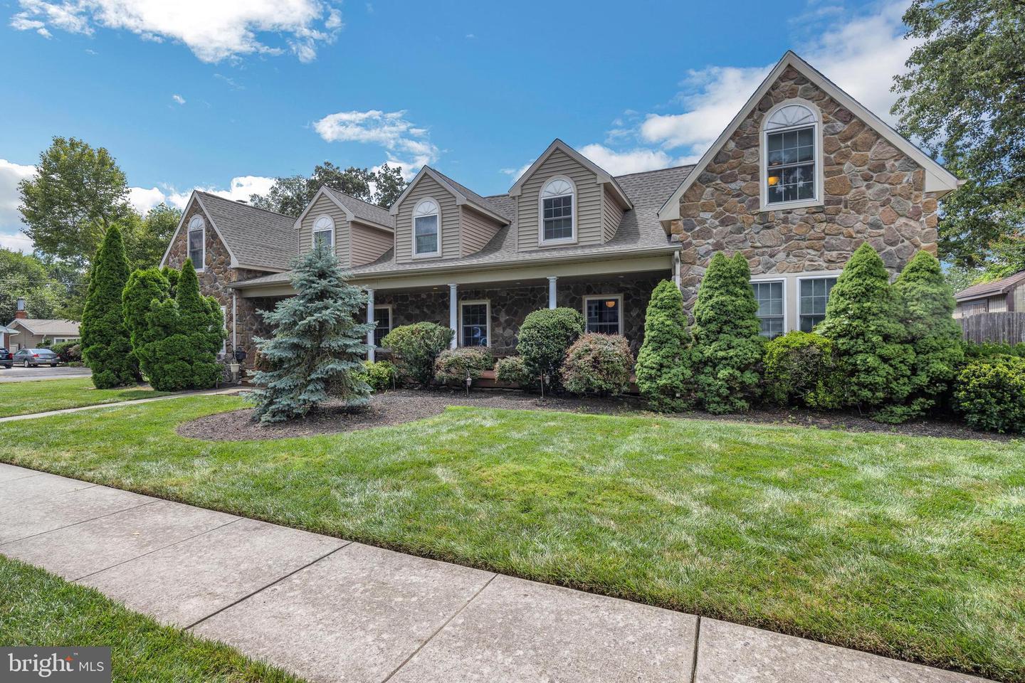 Property Photo:  1501 Cedar Avenue  NJ 08035 