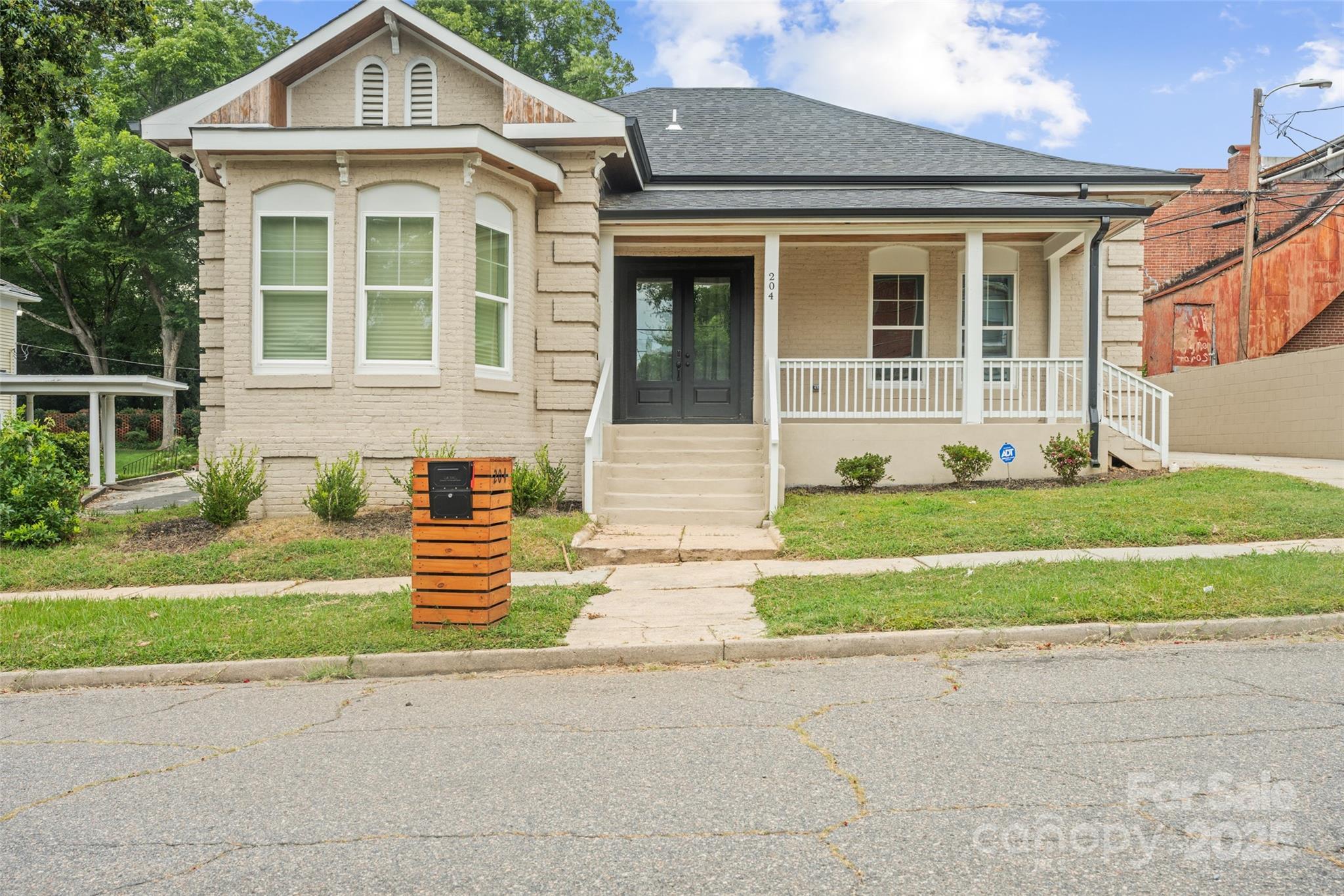 Property Photo:  204 W Wade Street  NC 28170 