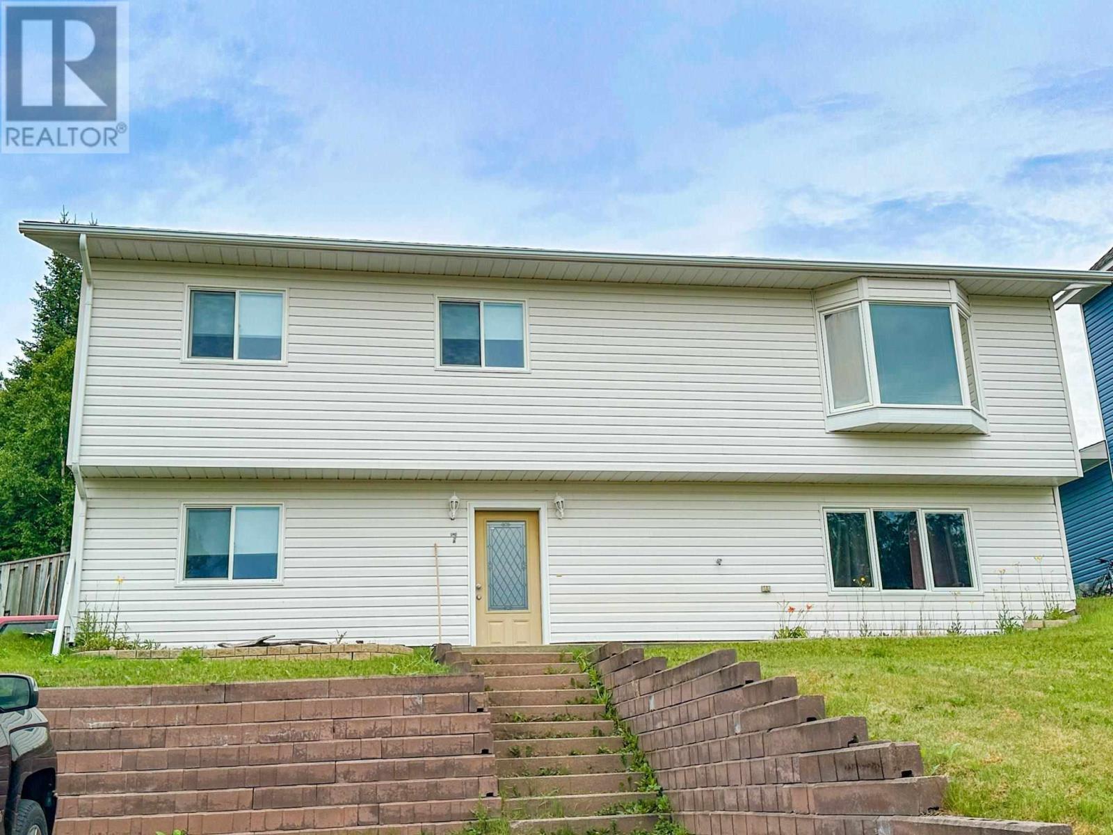 Property Photo: 7 Dupont Dr ON P0V 2M0
