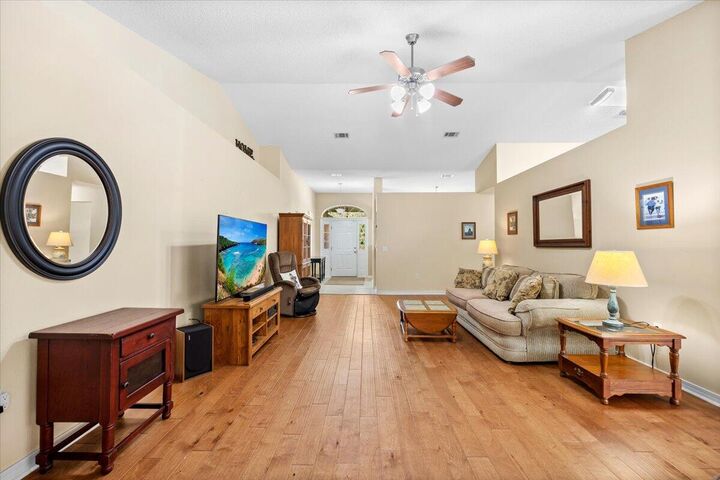 Property Photo: 192 Conquest Ave Avenue FL 32536