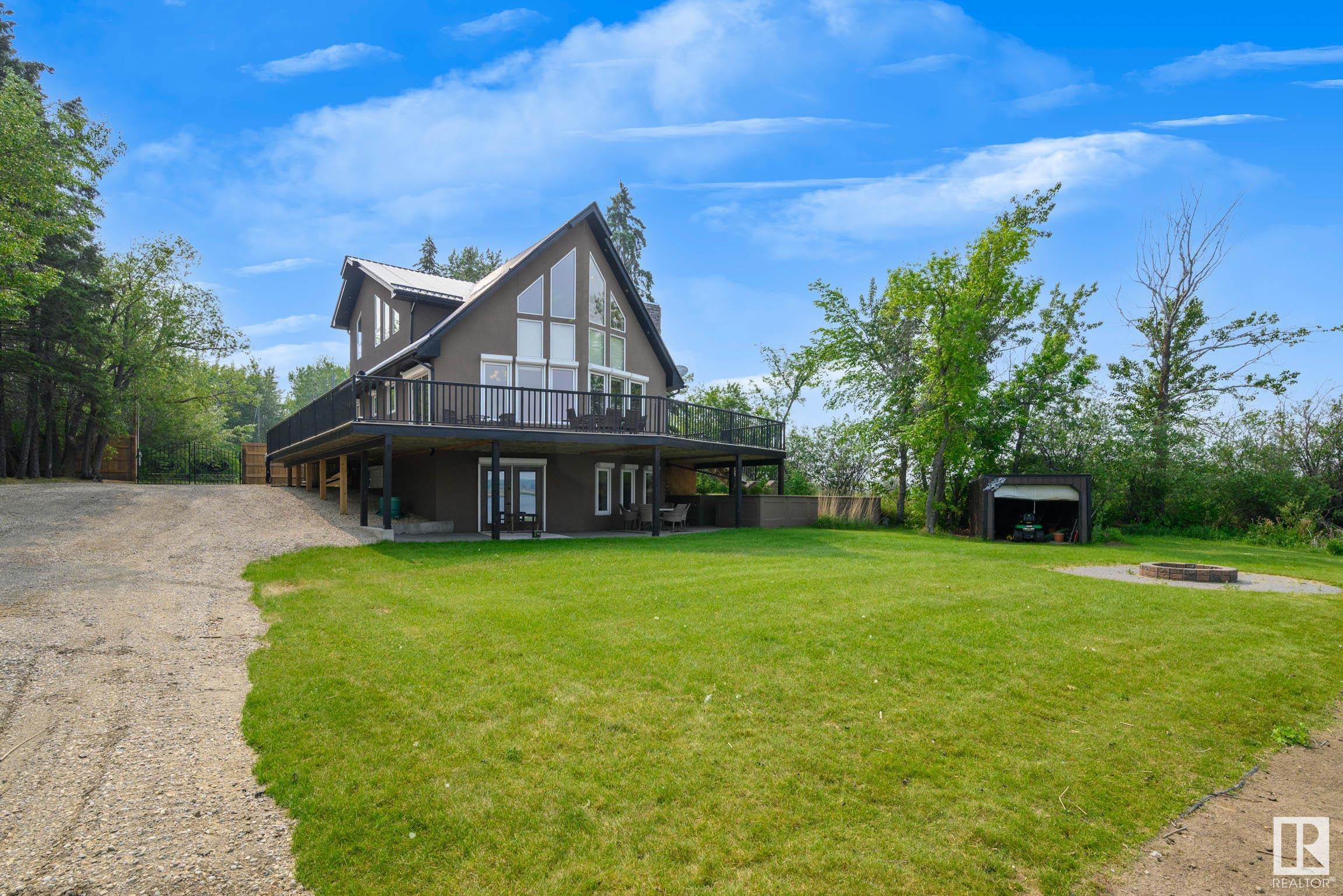 Property Photo:  47 Railway Avenue  AB T0E 2Y0 