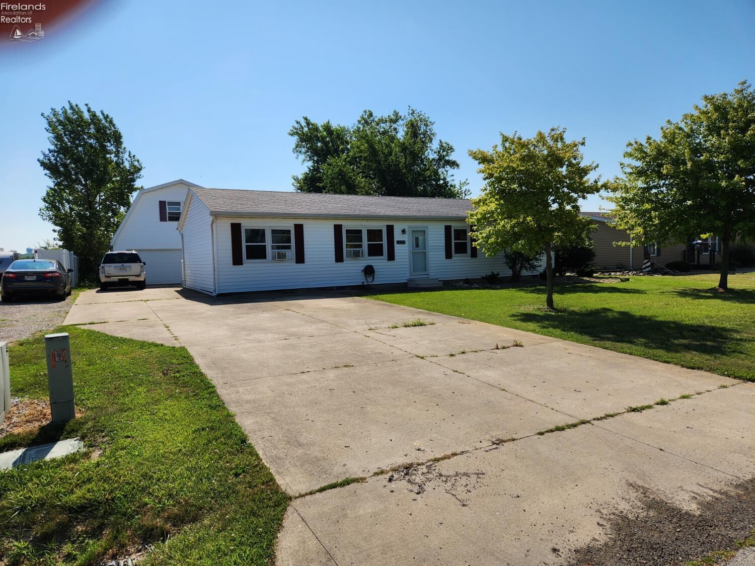 Property Photo:  239 Spring Crest  OH 43440 