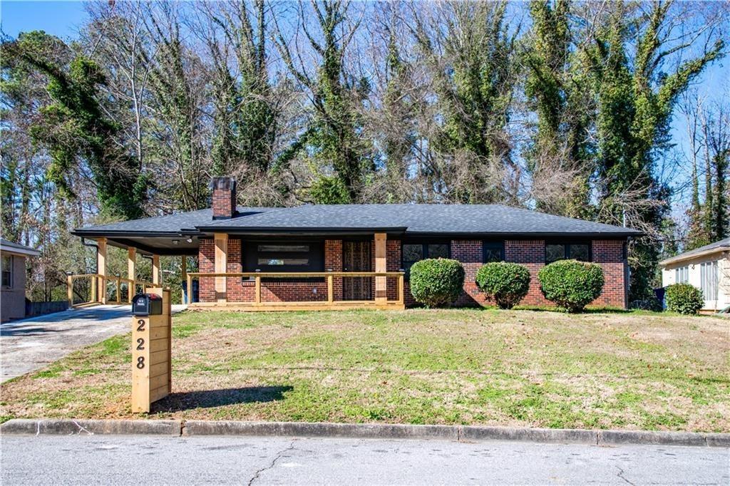 Property Photo: 228 W Simon Terrace NW GA 30318