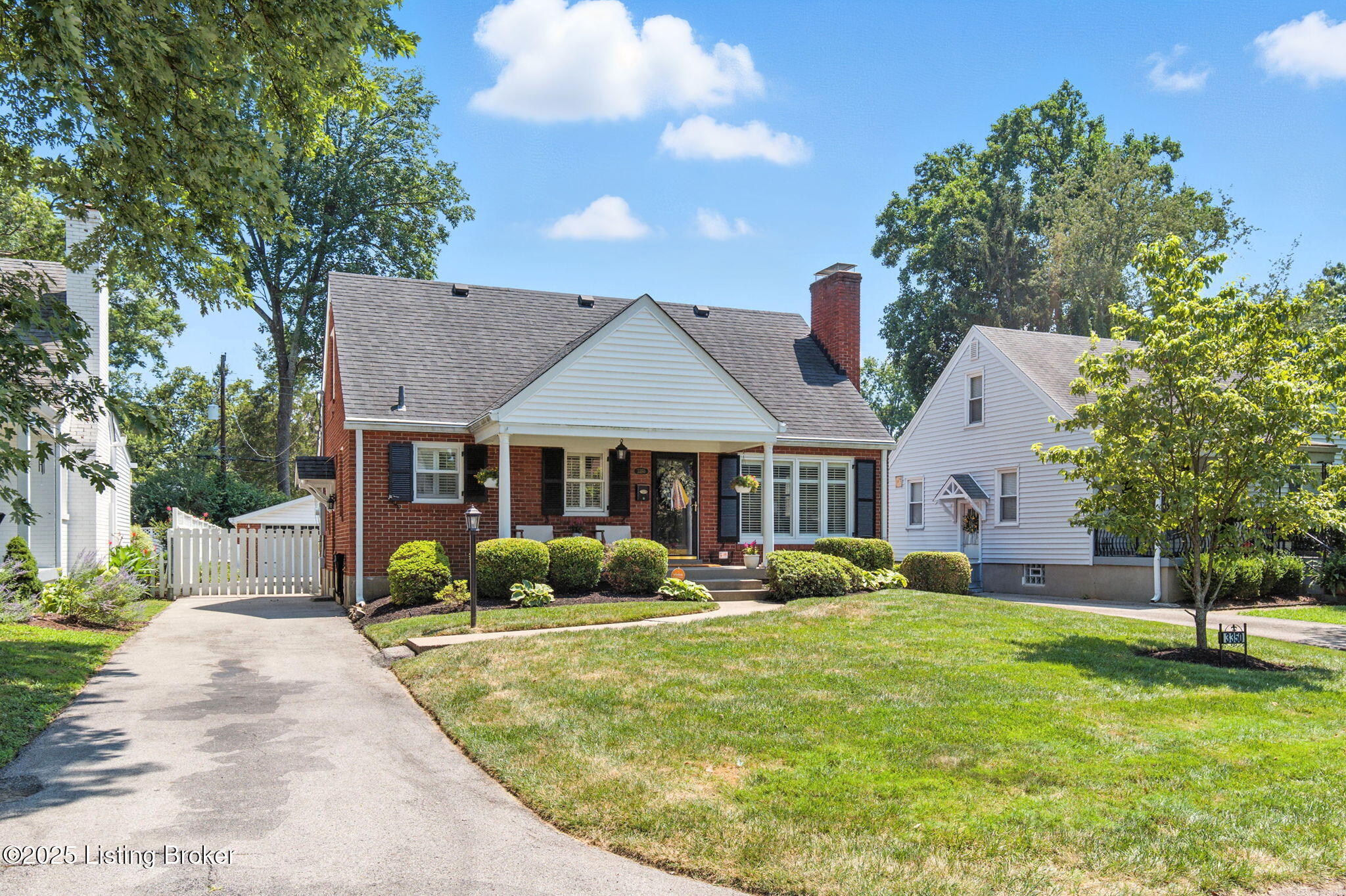 Property Photo: 3350 Dayton Ave KY 40207