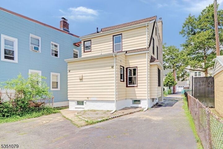 Property Photo:  380 Berryman Pl  NJ 07050 