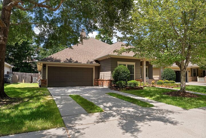 Property Photo: 10 Silver Lute Place TX 77381