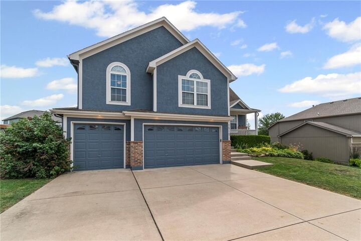 Property Photo:  1515 Deer Path  MO 64083 