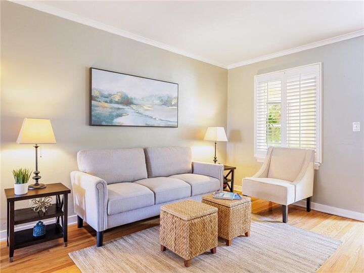 Property Photo:  14 E 50th Street 1  MO 64112 