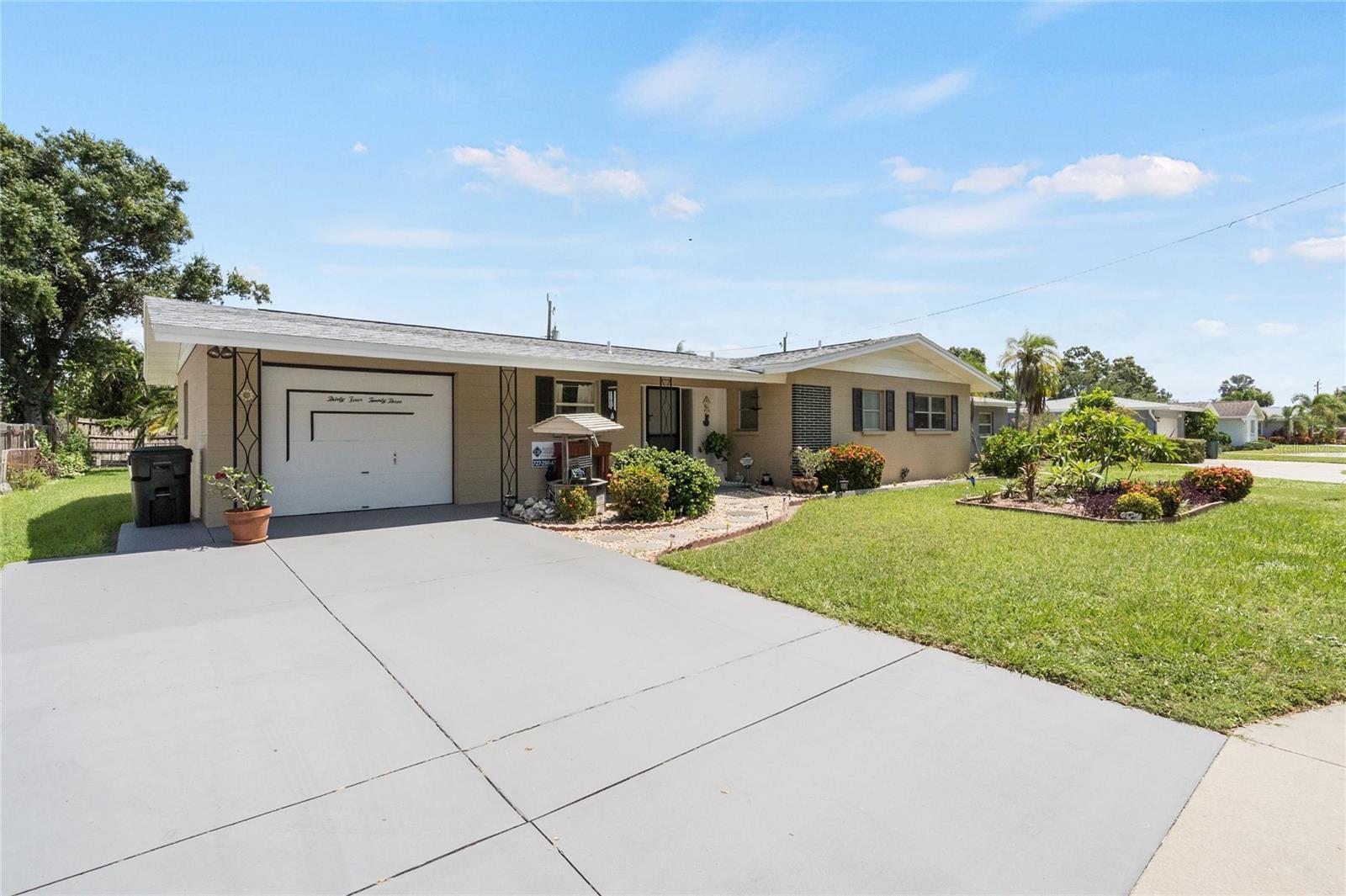 Property Photo: 3423 Webber Street FL 34239