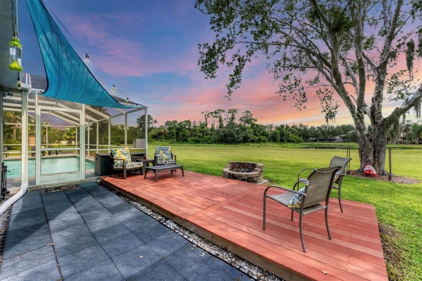 Property Photo: 13621 3rd Avenue NE FL 34212