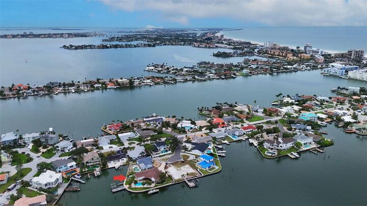 Property Photo: 5960 Bahama Way N FL 33706
