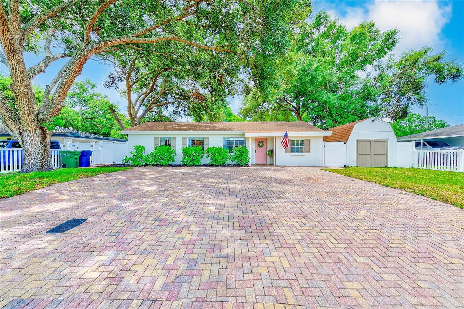 Property Photo:  4008 W Wallace Avenue  FL 33611 
