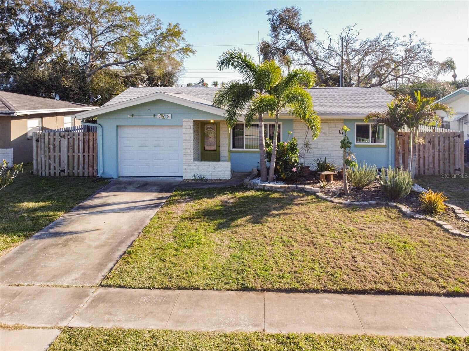 Property Photo:  2718 Keene Park Drive  FL 33771 