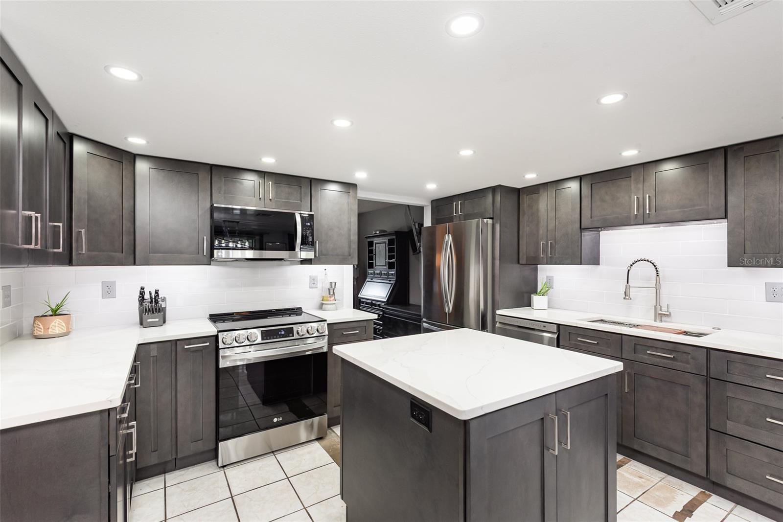 Property Photo: 1844 Hamlin Court FL 32780