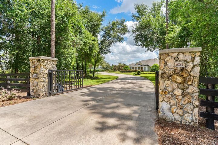 Property Photo:  10615 NE 104th Circle  FL 34484 