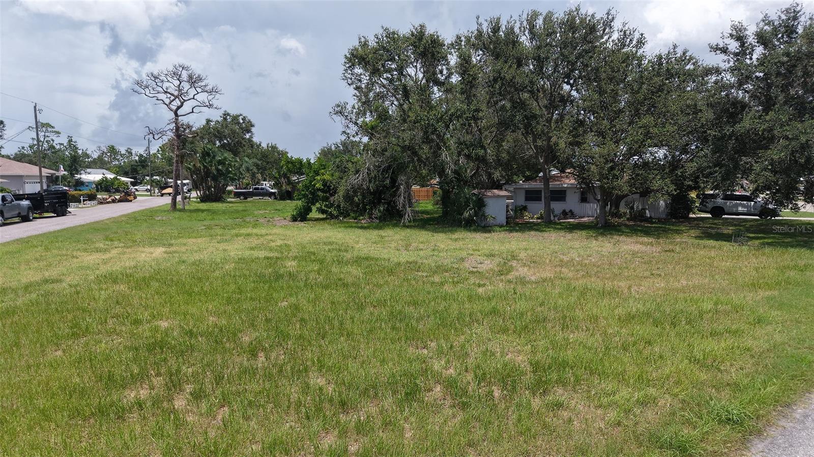 Property Photo: 513 Pine Road FL 34275