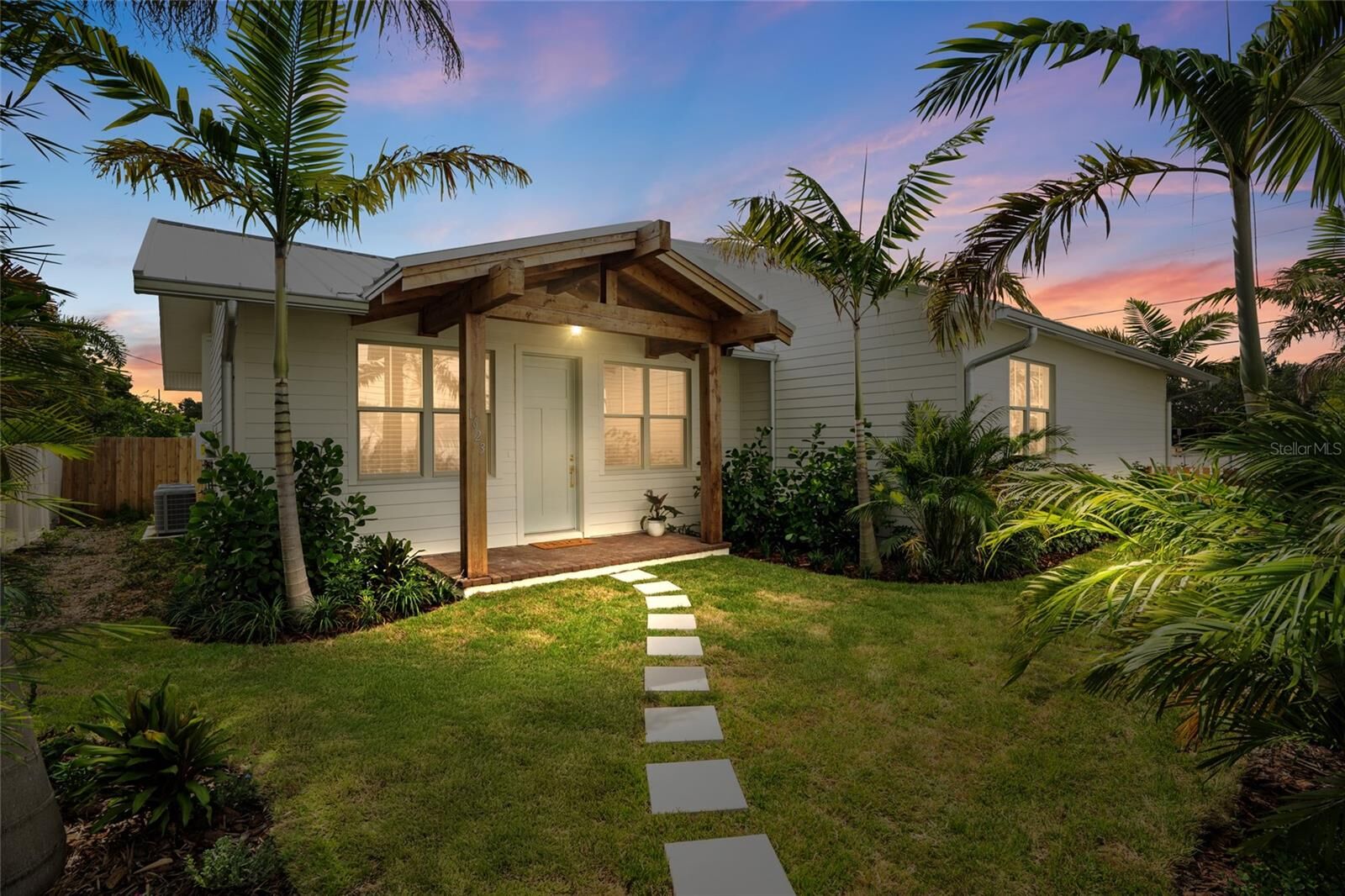 Property Photo: 1623 31st Avenue N FL 33713