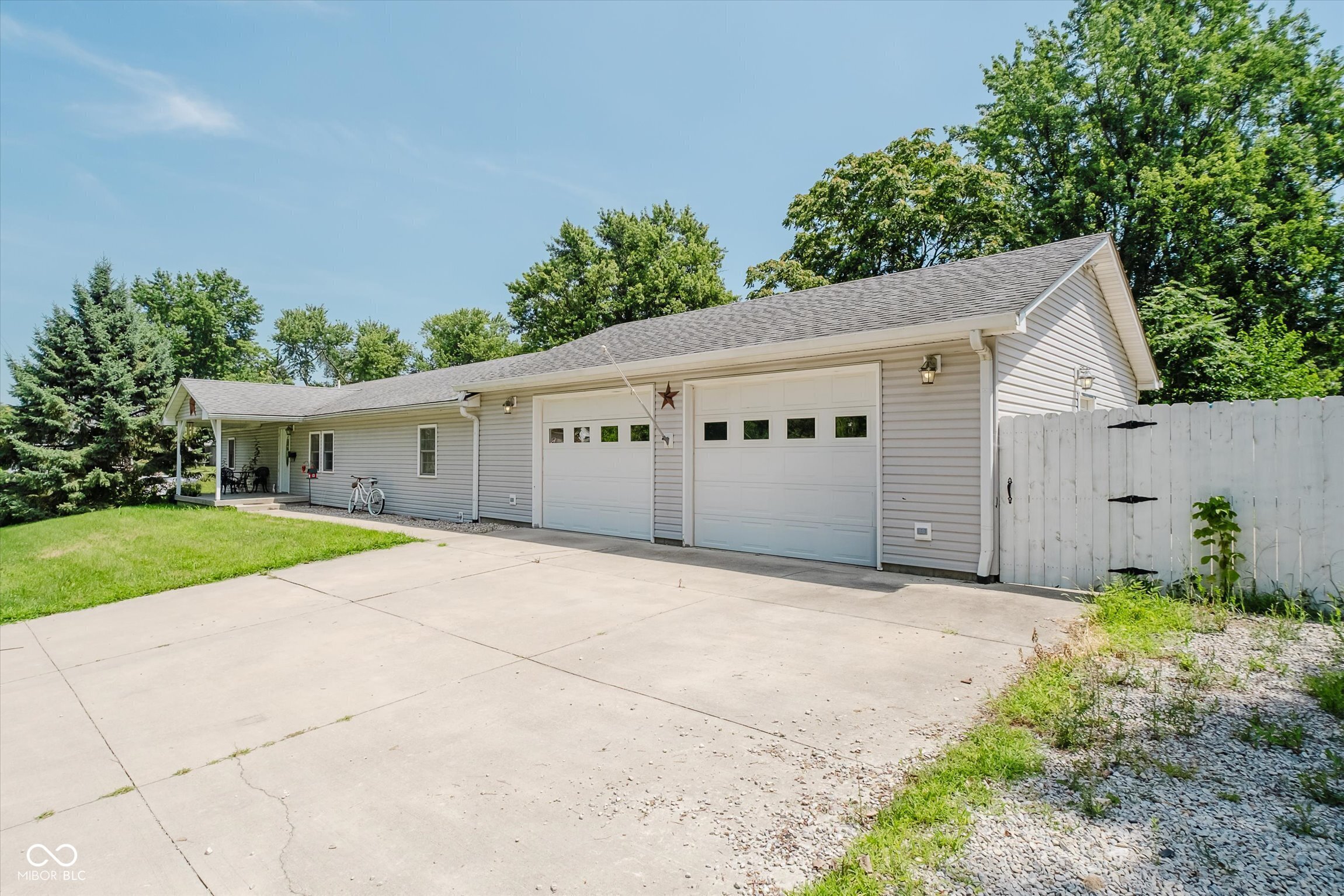 Property Photo: 525 Chestnut Street IN 46060
