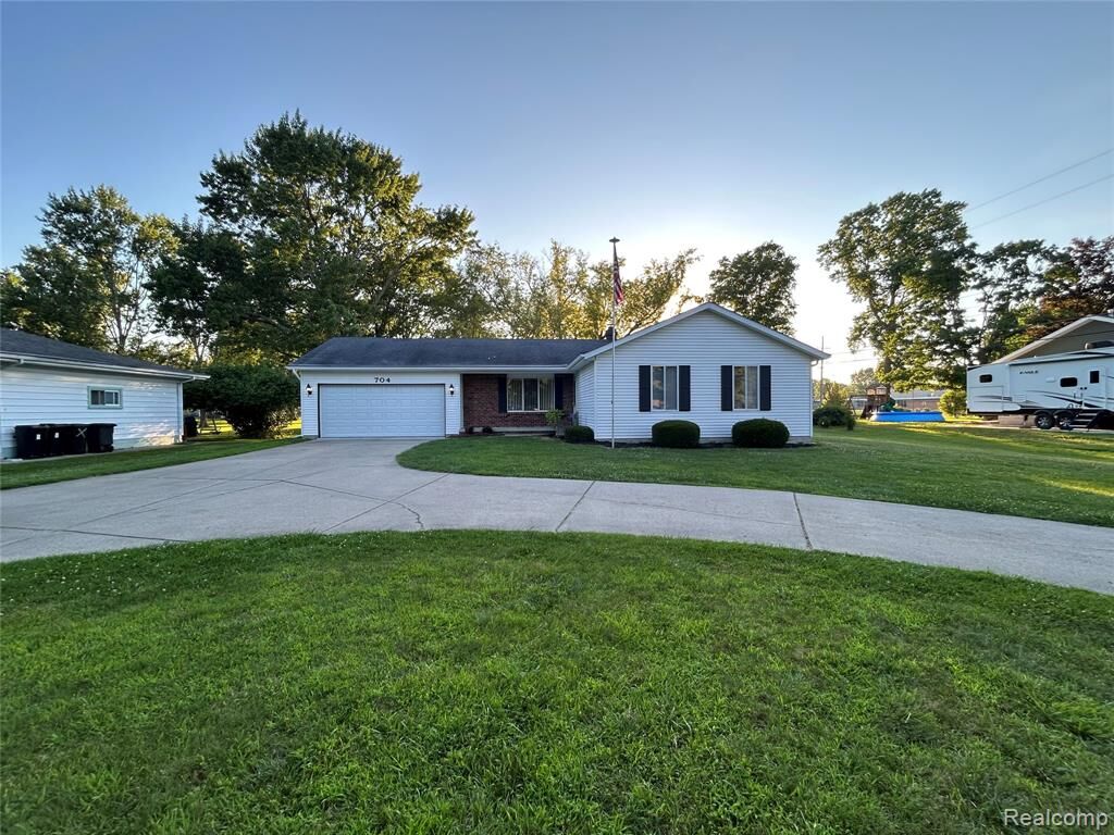 Property Photo:  704 Colorado Street  MI 48040 1224 