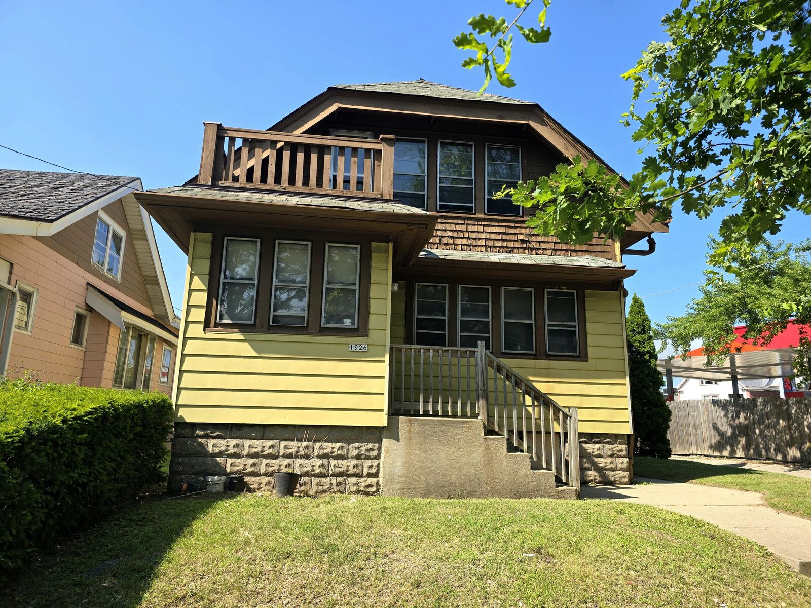 Property Photo: 1926 W Keefe Ave WI 53206