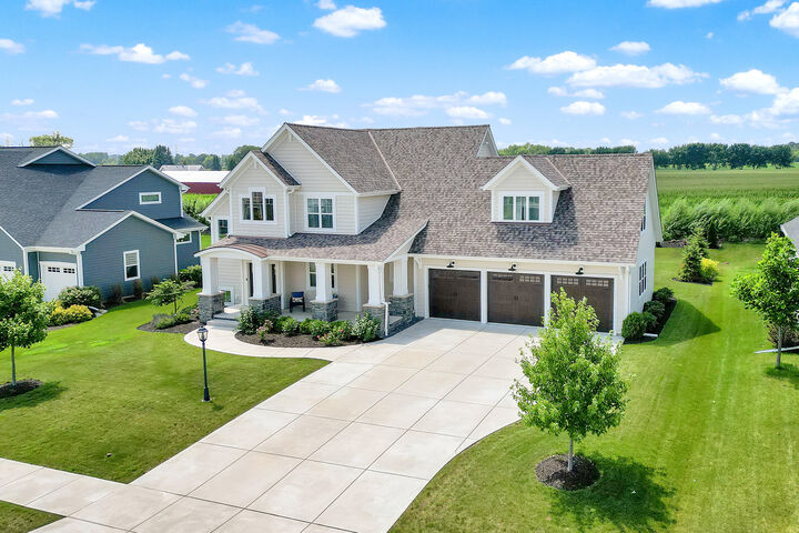 Property Photo: 10171 S Woodside Ct WI 53132