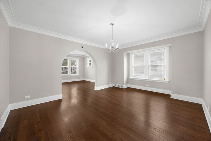 Property Photo:  218 S Vail Avenue  IL 60005 