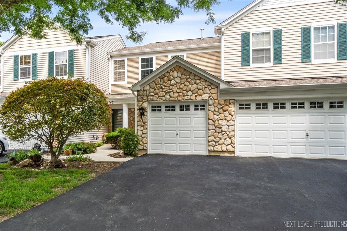 Property Photo:  4141 Oak Tree Lane  IL 60586 