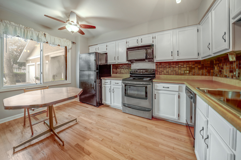 Property Photo: 1113 E Randville Drive IL 60074