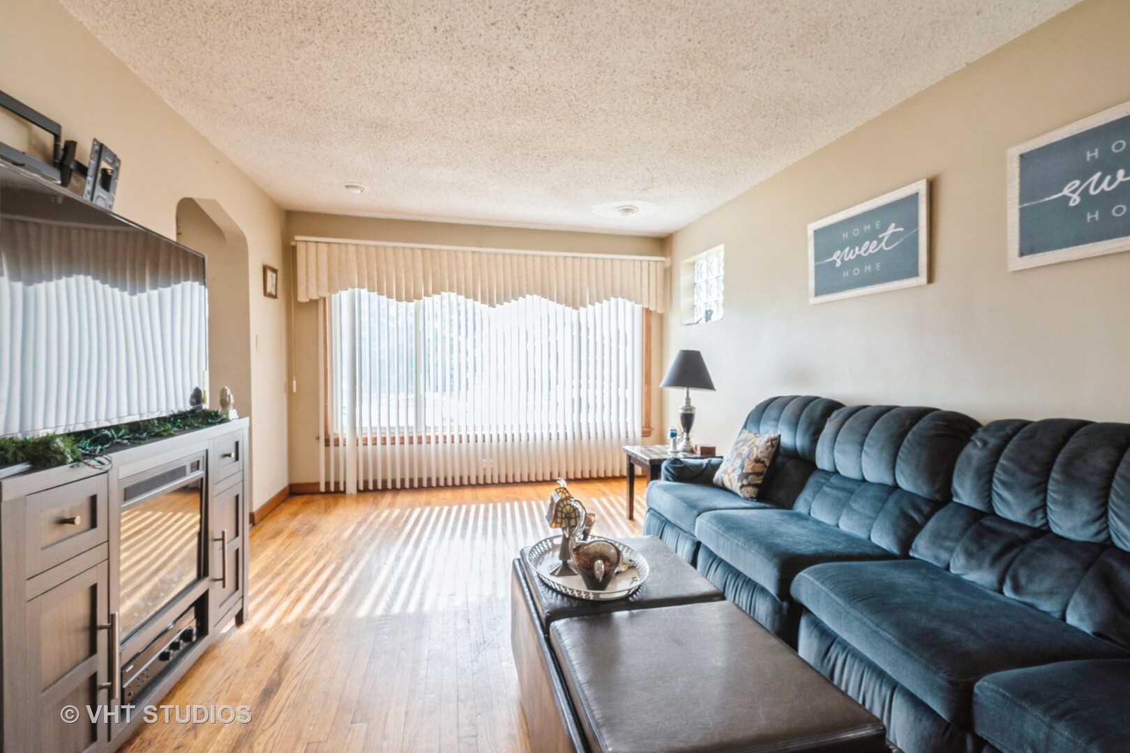 Property Photo:  
