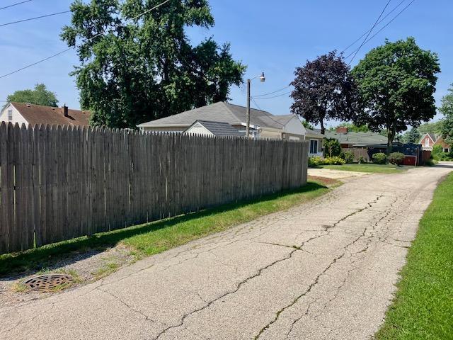 Property Photo: 612 E Division Street IL 60441
