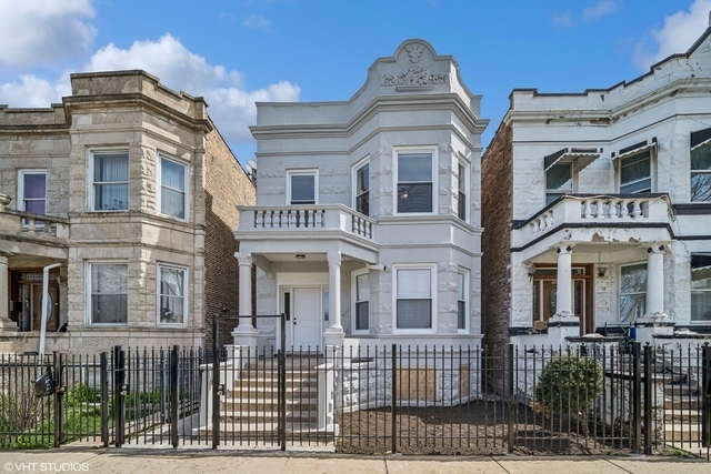 Property Photo: 539 N Trumbull Avenue 1 IL 60624