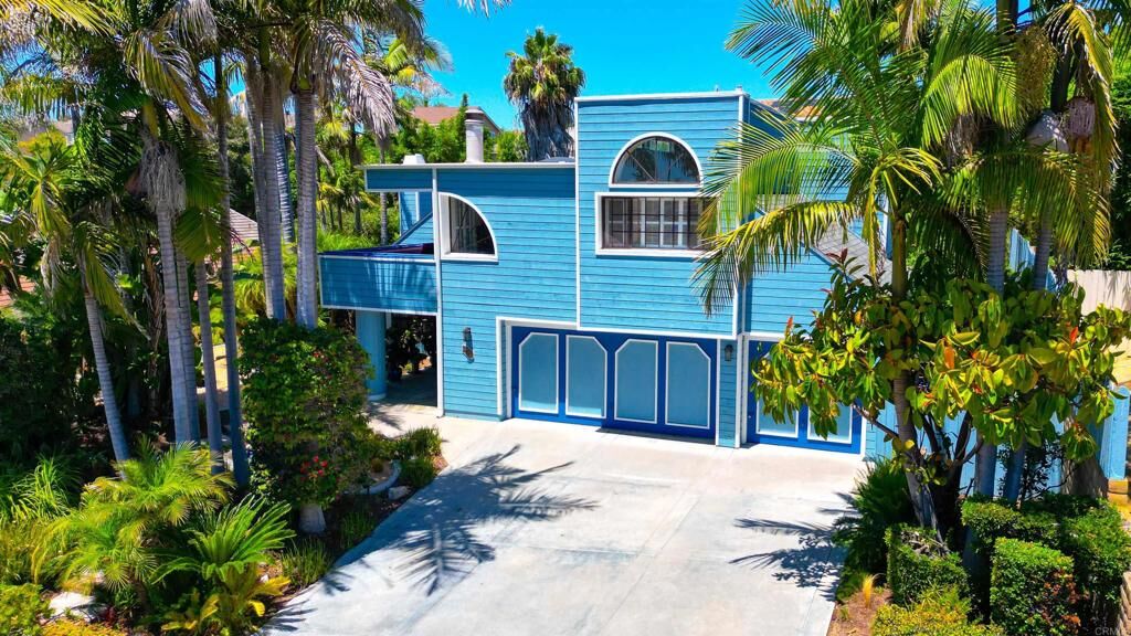Property Photo:  2618 Unicornio Street  CA 92009 