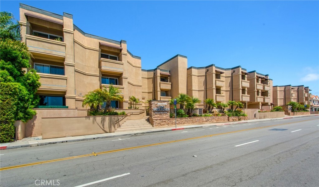Property Photo: 621 Lido Park Drive E3 CA 92663