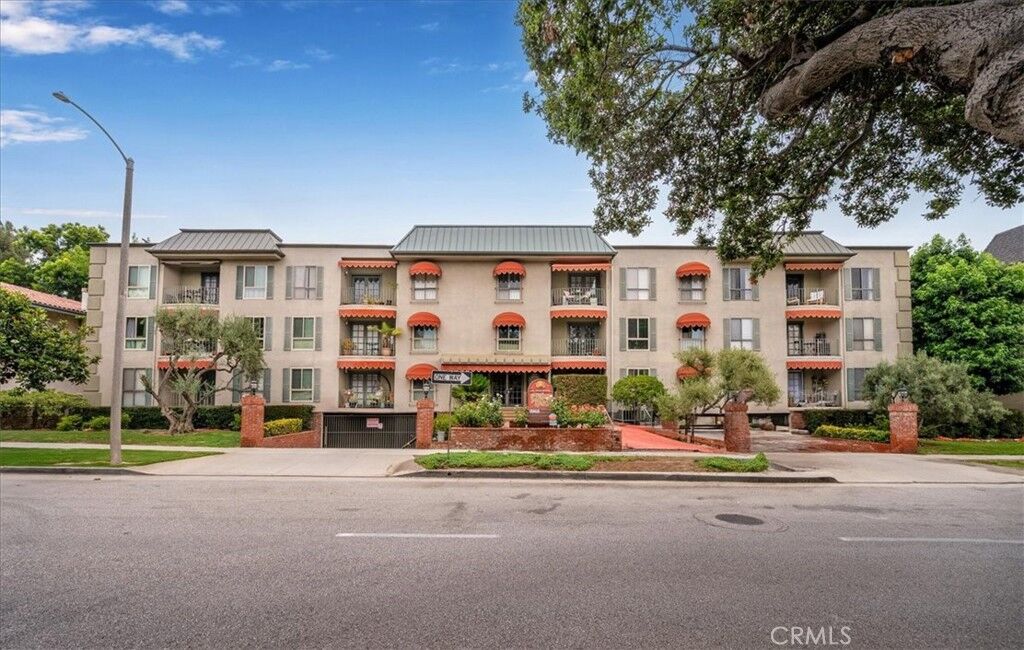 Property Photo:  330 S Mentor Avenue 202  CA 91106 