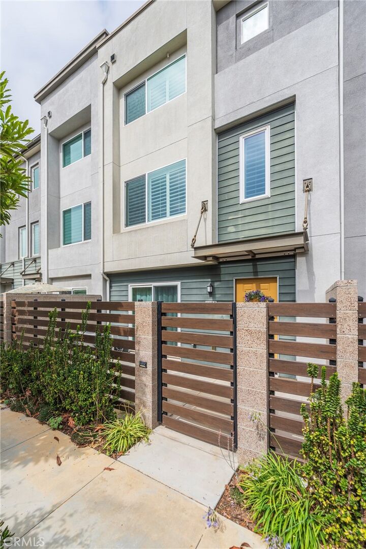 Property Photo:  14418 Plum Lane 5  CA 90247 