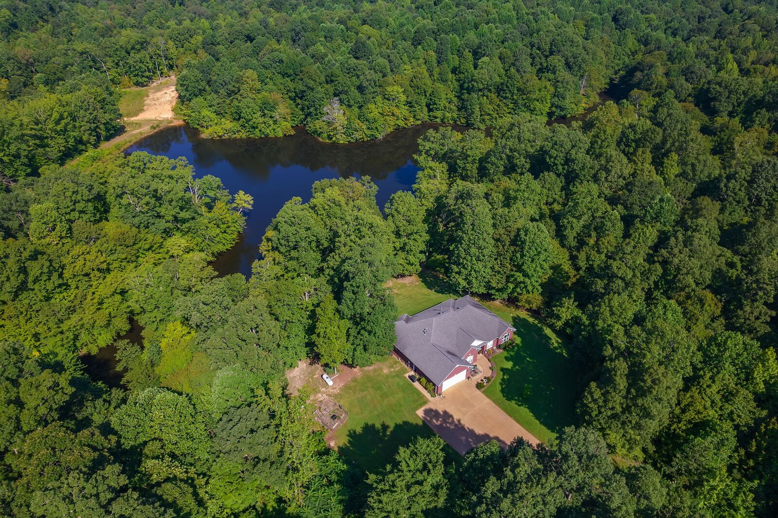 Property Photo: 547 Willoughby Rd TN 38313
