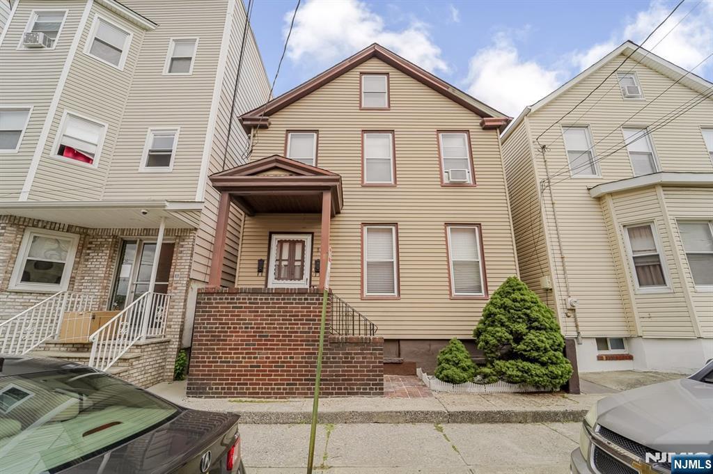 Property Photo:  8 Lincoln Avenue  NJ 07032 