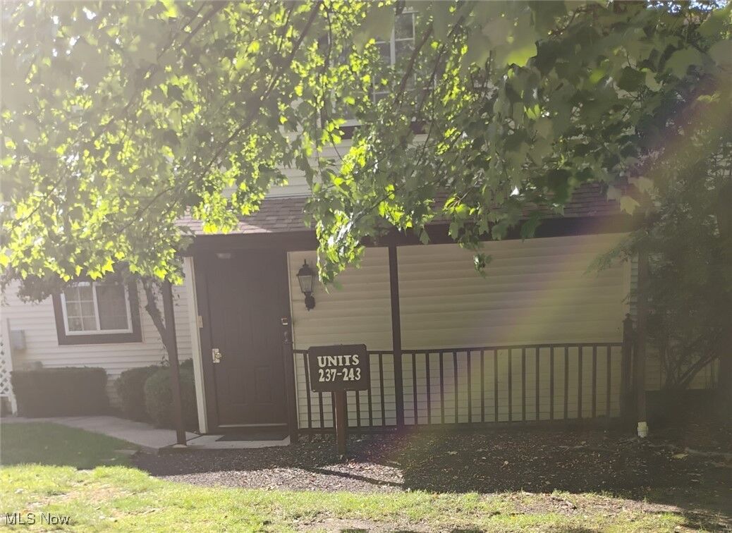 Property Photo:  237 Greenbriar Court  OH 44143 