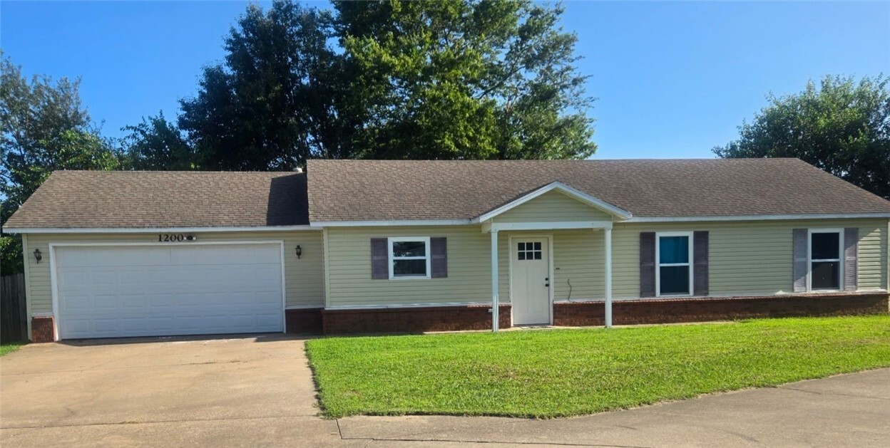 1200 Michael Lane  Siloam Springs AR 72761 photo