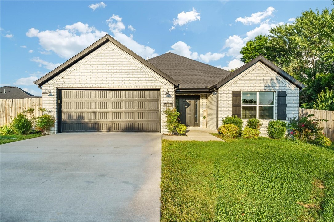 1340 N 59th Street  Fayetteville AR 72704 photo