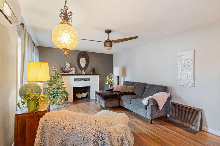 Property Photo: 1035 SE Ashley Place OR 97526
